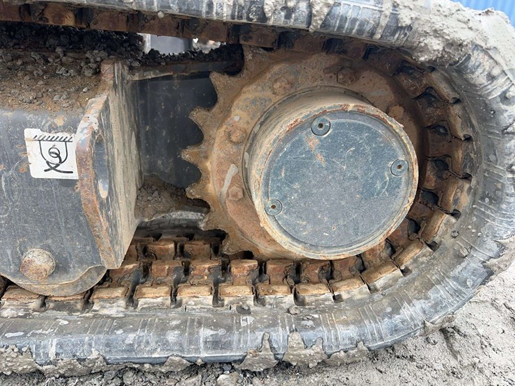 2024-case-cx37c-image-13