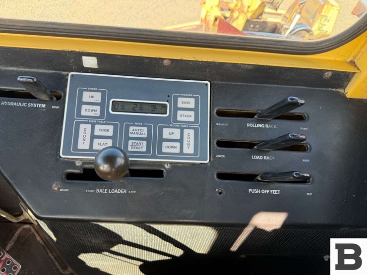 new-holland-1085-image-63