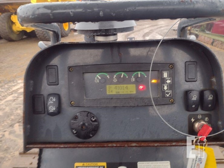 2013-deere-450j-image-10