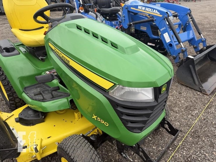 2021-john-deere-x590-image-11