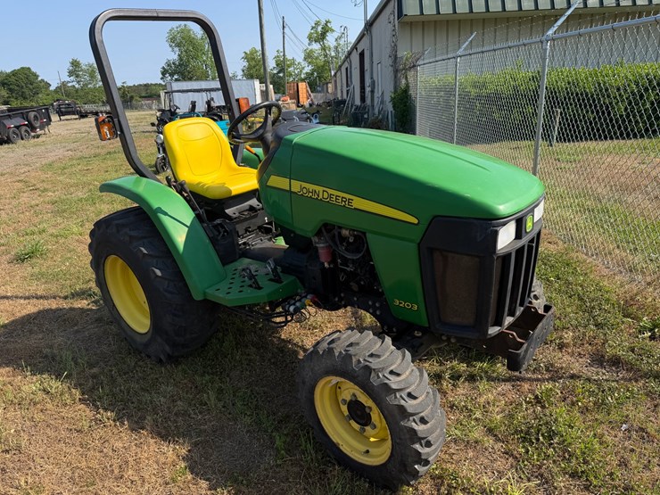 john-deere-3203-image-2