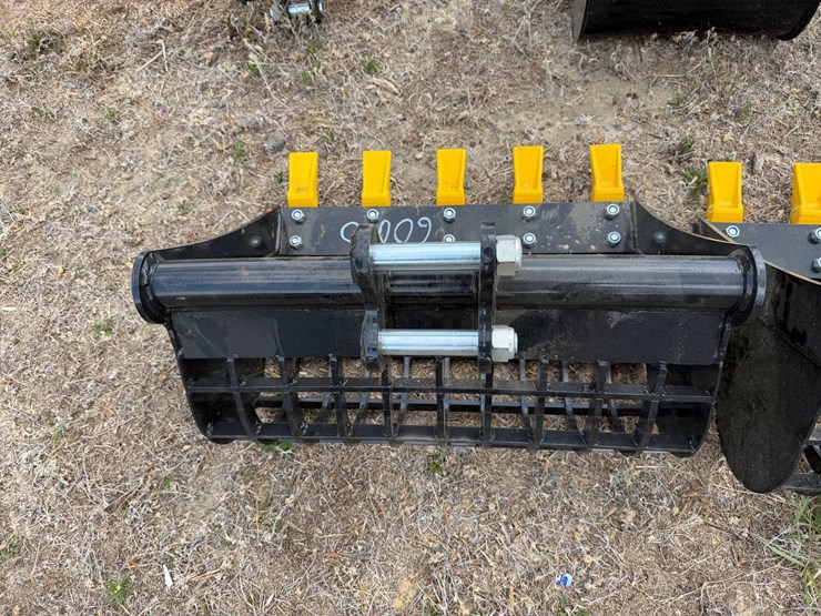 #601-•-#600-•-rock-bucket-for-mini-excavator-image-3