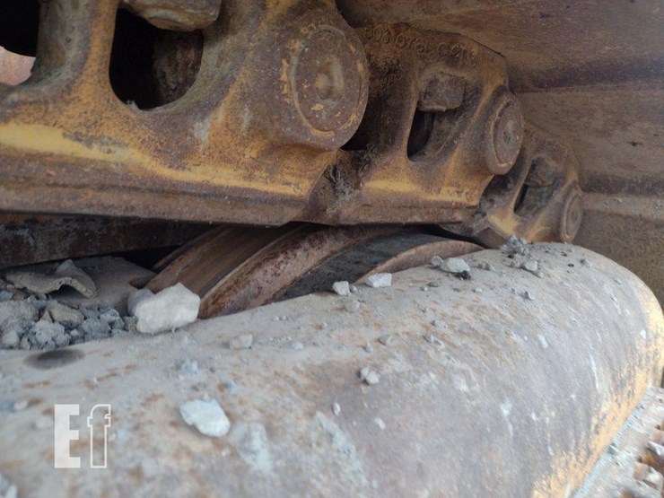 2018-caterpillar-d7e-image-38