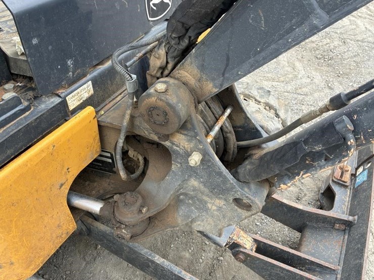 2023-deere-17g-image-12