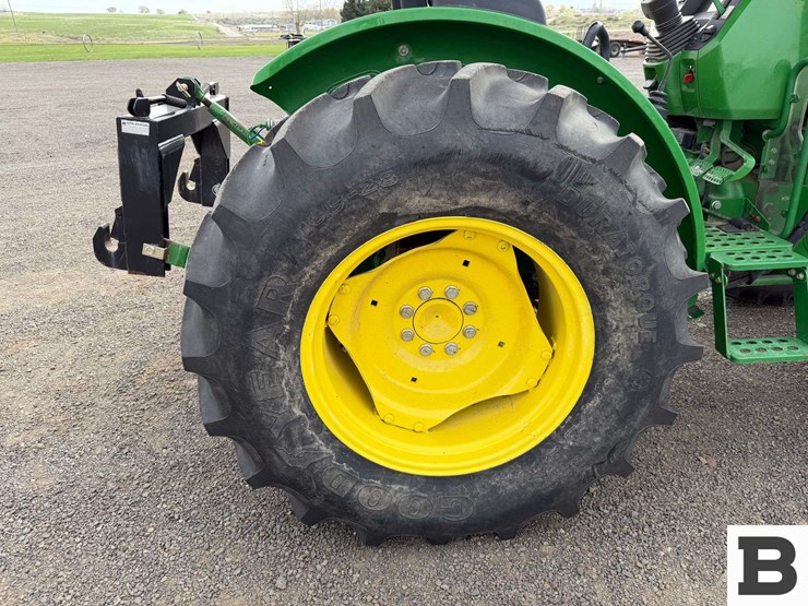 2015-john-deere-5075e-image-44
