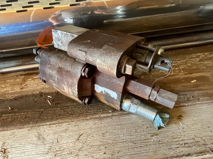 #10439-•-permco-big-shaft-drive-hydraulic-pump-image-1