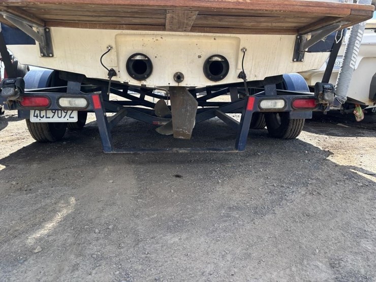 2001-unknown-trailer-image-44