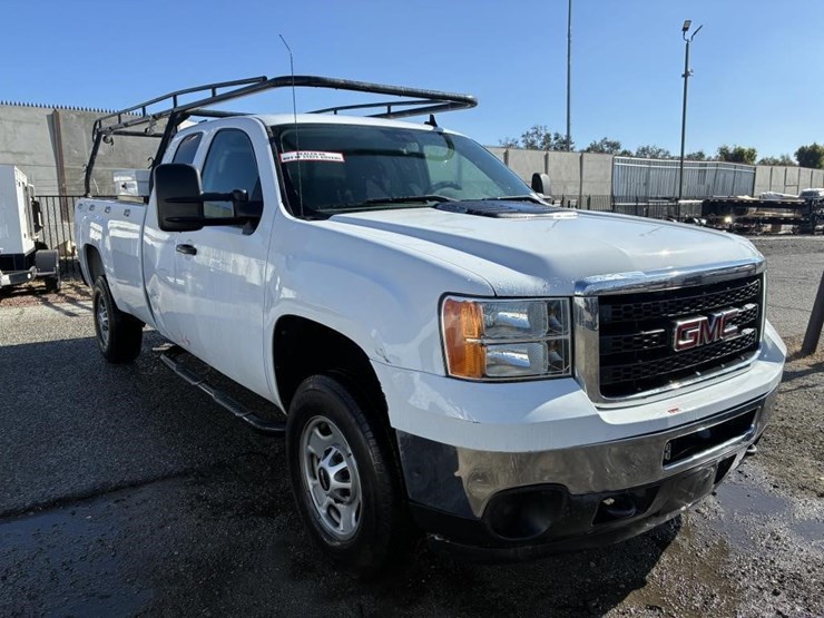 2012-gmc-sierra-2500-image-2