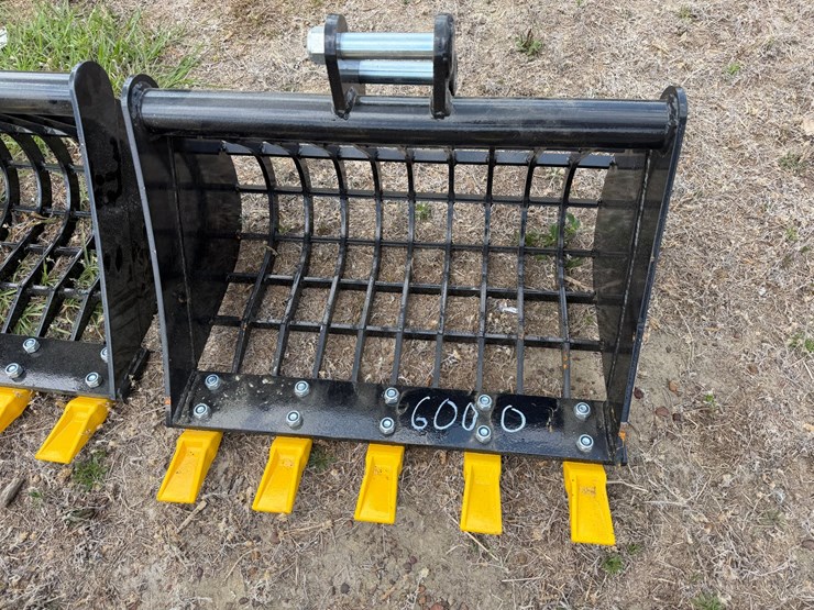 #601-•-#600-•-rock-bucket-for-mini-excavator-image-1