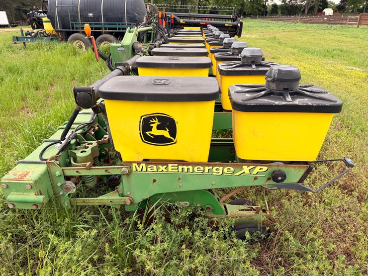 john-deere-12-image-2