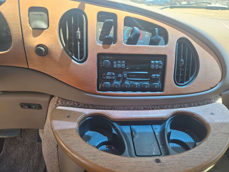 1998-ford-e150-econoline-cargo-van-3d-image-16