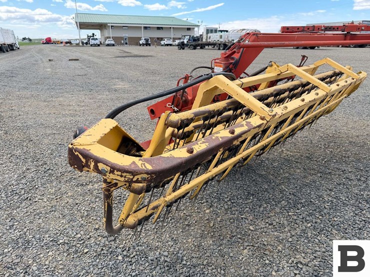 new-holland-216-image-20