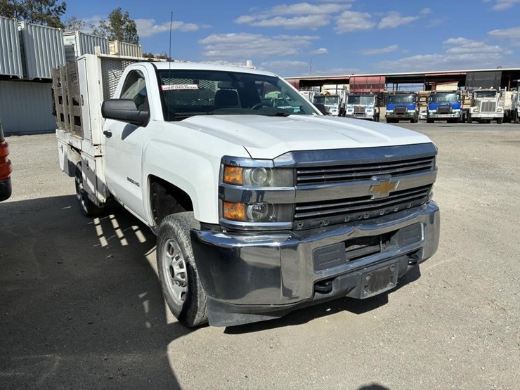 2015-chevrolet-silverado-2500-image-2