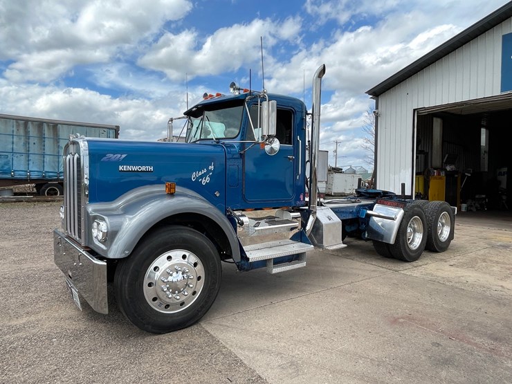 1966-kenworth-w900a-image-1