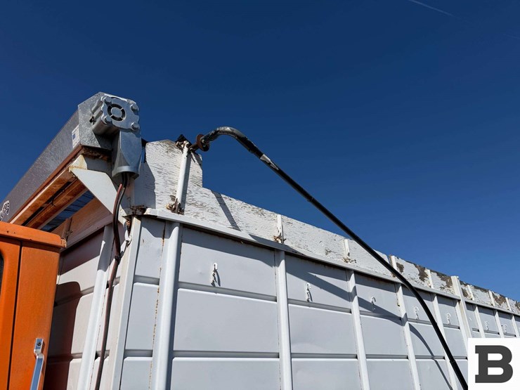 1979-ford-800-image-13