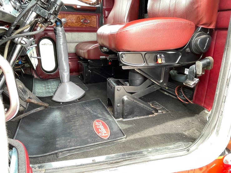 1976-peterbilt-359-image-114