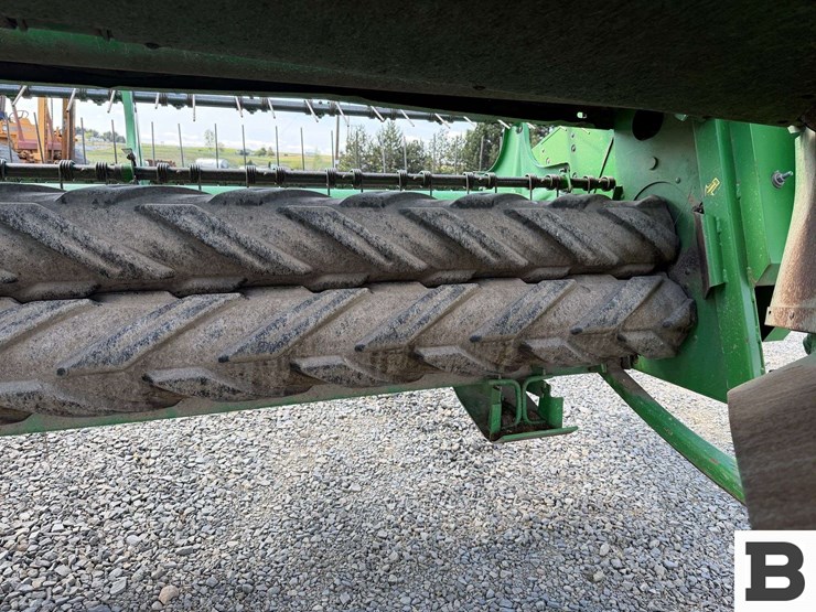 john-deere-820-image-29