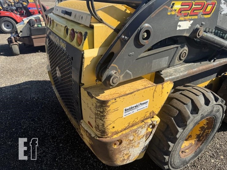 2018-new-holland-l220-image-16