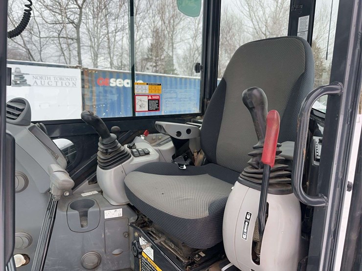 2019-deere-35g-image-26