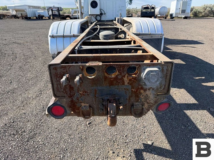 1998-international-f-4900-cab-&-chassis-truck-image-26