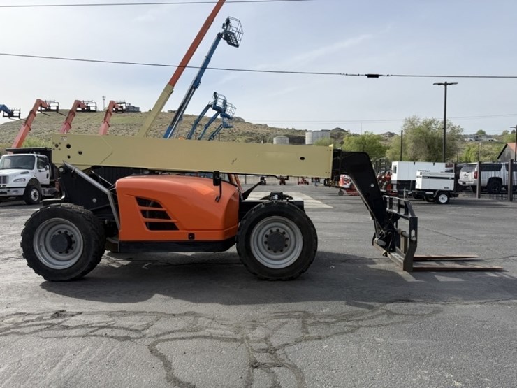 2015-jlg-g9-43a-image-3