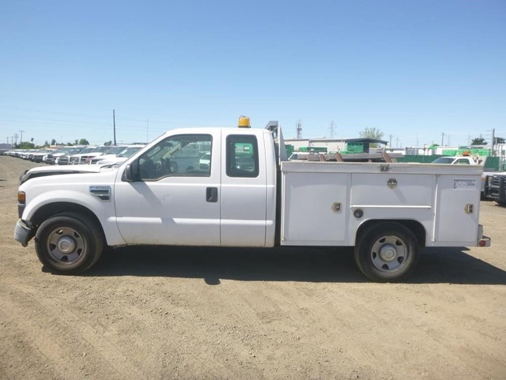 2008-ford-extra-cab-utility-truck-image-5
