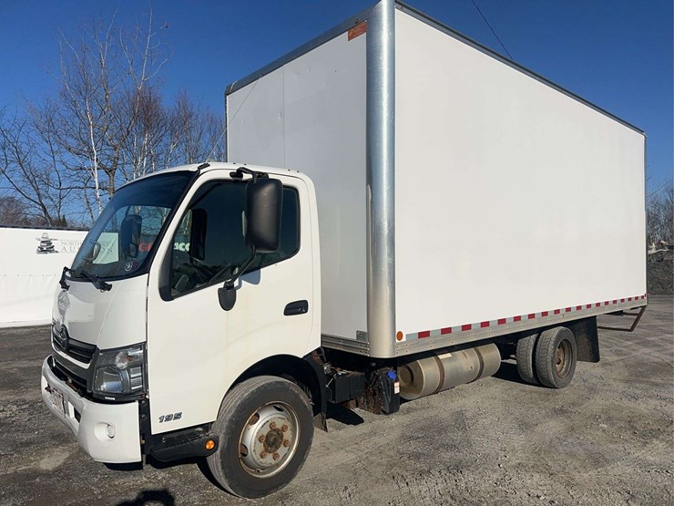 2020-hino-195-image-1