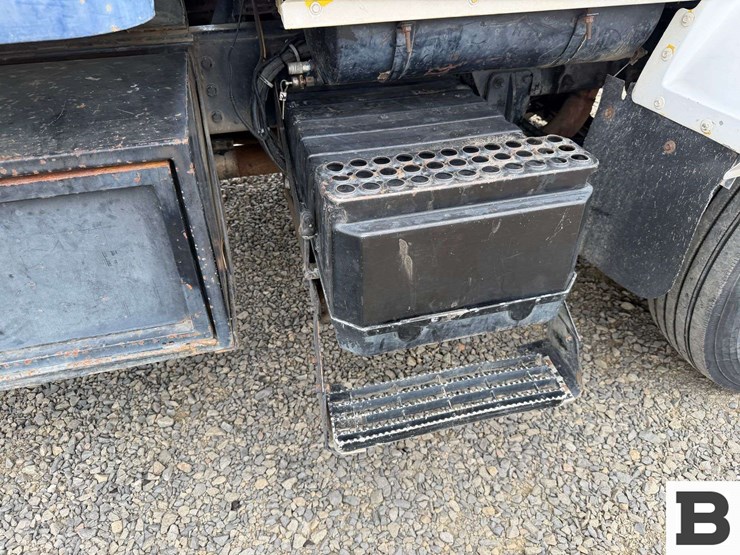 1996-ford-la9000-image-26