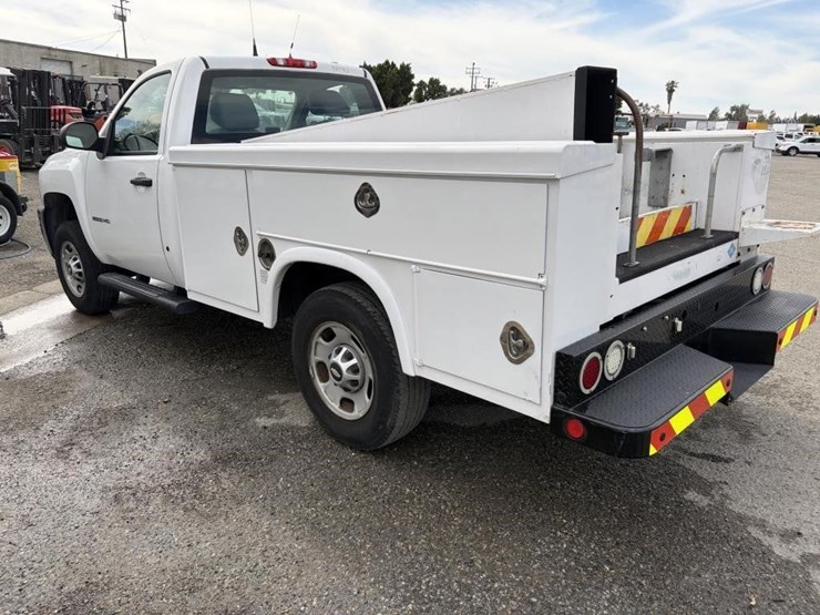 2011-chevrolet-2500-image-4