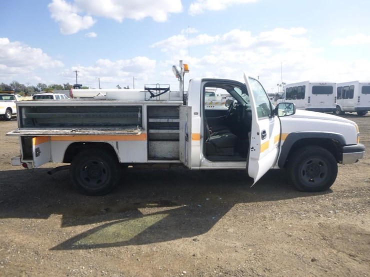 2003-chevrolet-2500-image-15