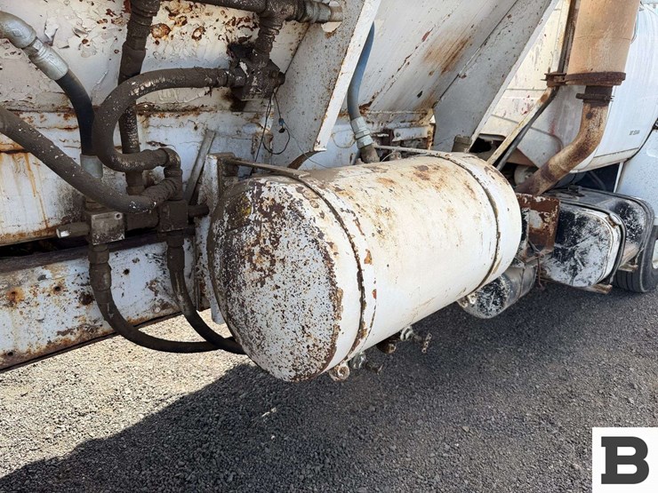 1977-international-fertilizer-truck-image-39