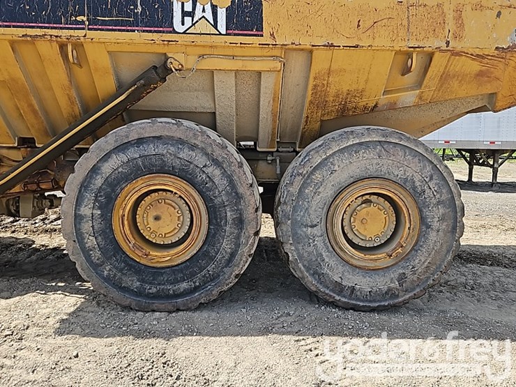 caterpillar-d350d-image-16