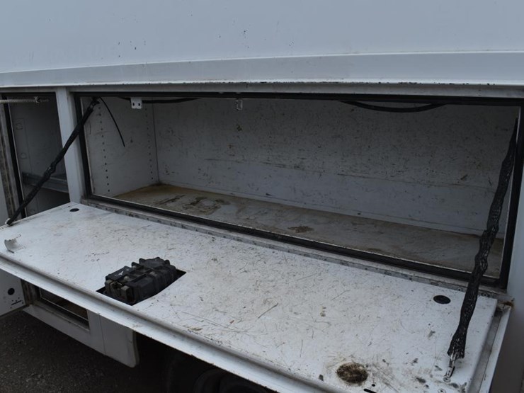 2011-ford-e350-image-15