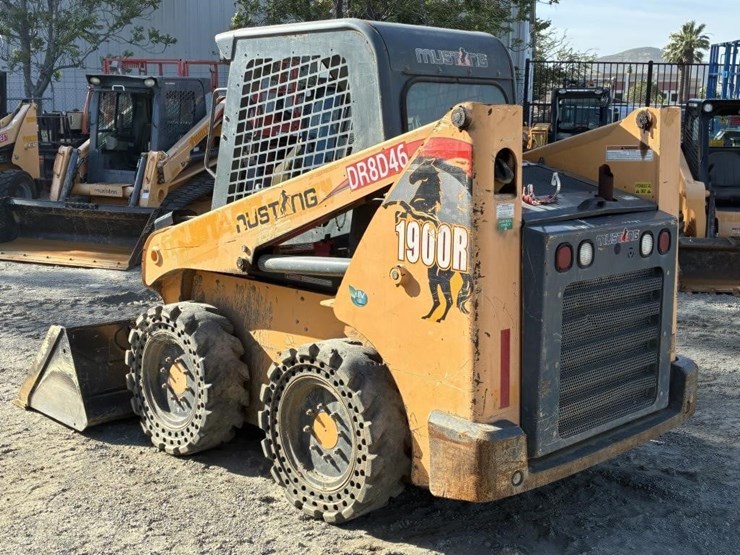 2018-mustang-1900r-image-4