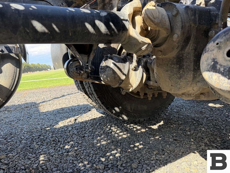 2012-freightliner-cascadia-125-image-21