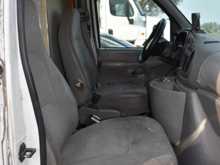 2002-ford-e350-image-7