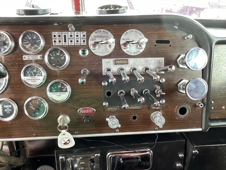1976-peterbilt-359-image-128