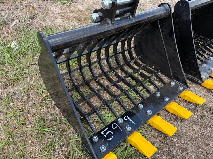 #600-•-#599-•-rock-bucket-for-mini-excavator-image-2