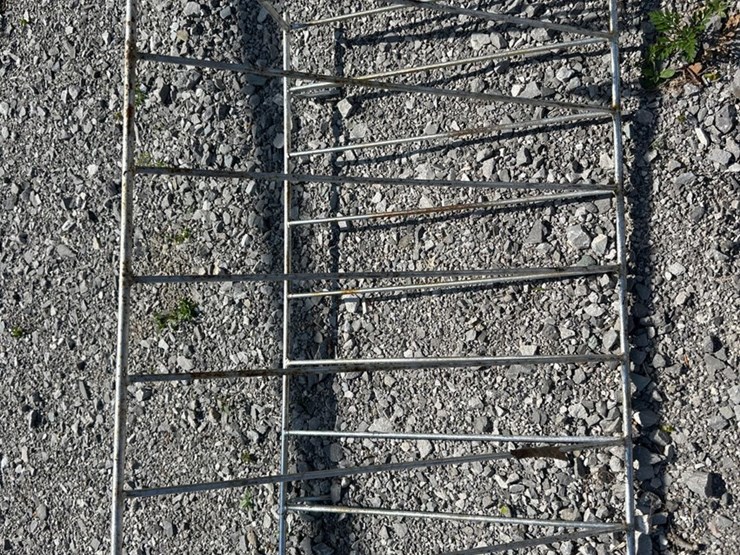#1028-•-hanging-hay-manger-image-2