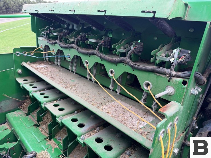 2015-john-deere-l340-image-79