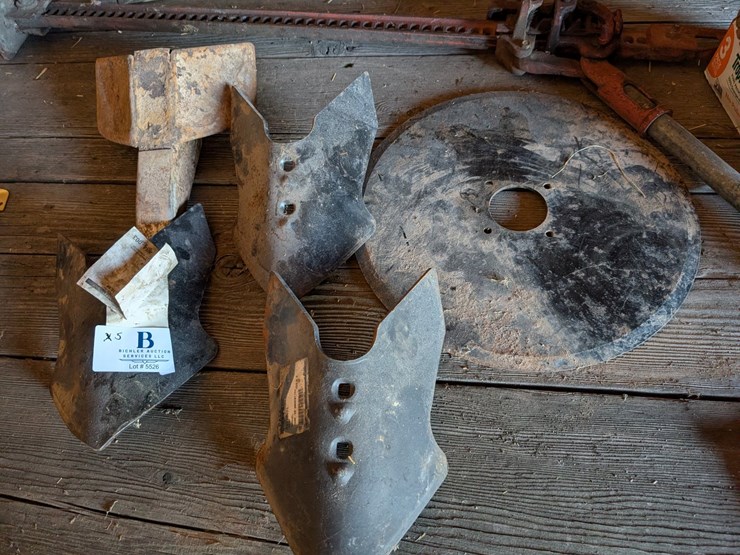 #5526-•-dmi-shovels-image-1