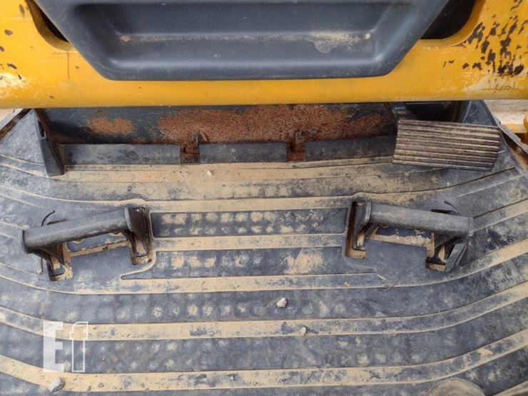 2013-deere-700k-lgp-image-14