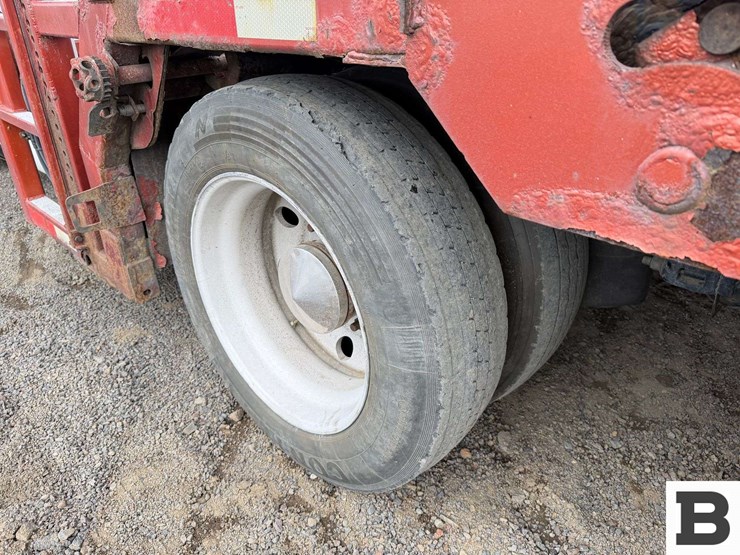 2013-peterbilt-388-image-19