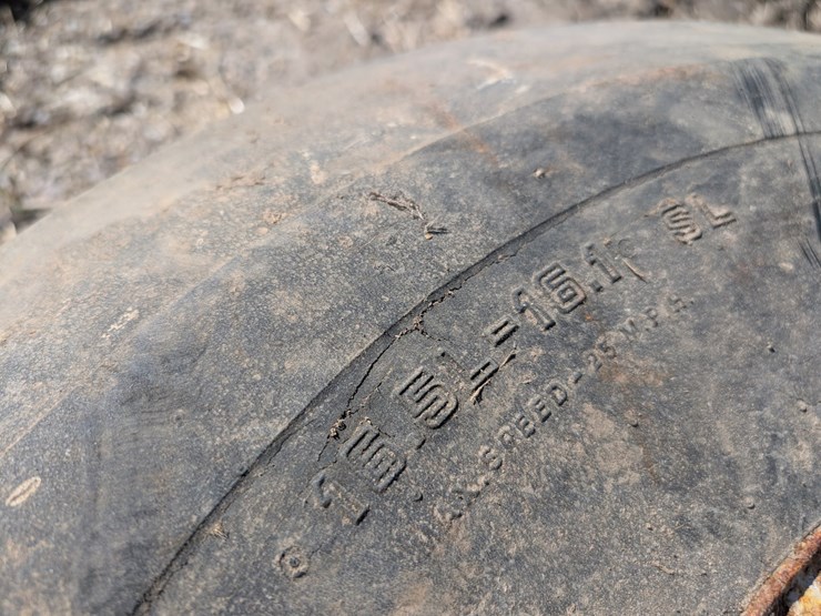 #5485-•-titan-tire-image-4