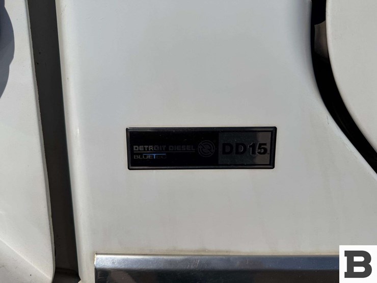 2012-freightliner-coronado-sd-tractor-truck-image-12