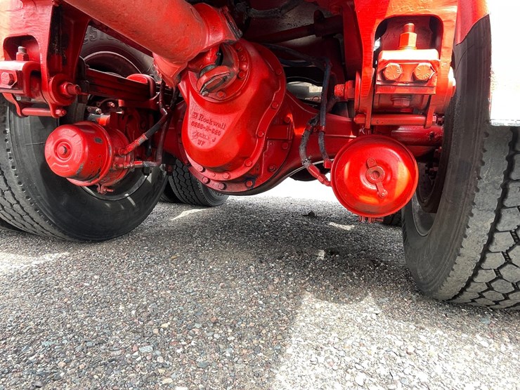 1976-peterbilt-359-image-34