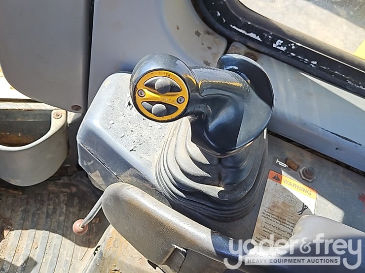 2005-komatsu-d65ex-15-image-30