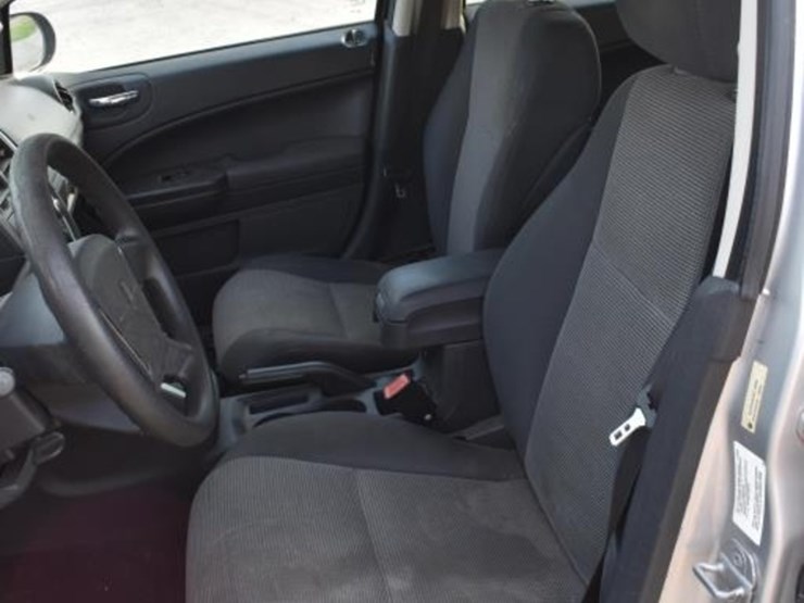 2011-dodge-caliber-image-5