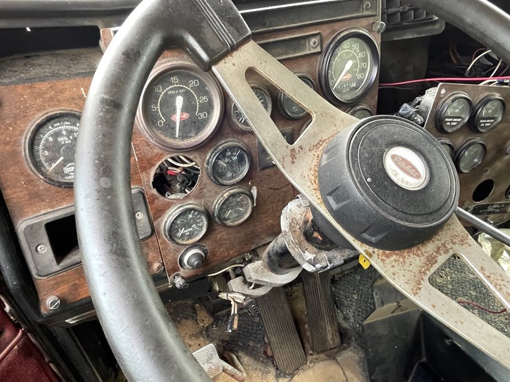 1992-peterbilt-377-image-28