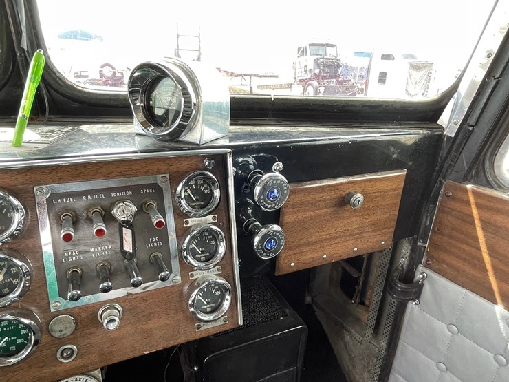 1970-peterbilt-358-image-117